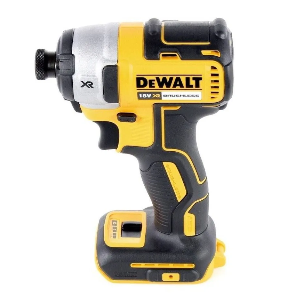 Akkuiskuruuvinväännin XR DCF887N 18V ilman akkua*DeWalt Clearance