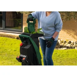 Outlet Akkuoksasilppuri Bosch UniversalShredder 2X18V-25 Solo ilman akkuja Oksasilppurit