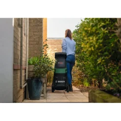 Outlet Akkuoksasilppuri Bosch UniversalShredder 2x18V-25 2x4,0 Ah akuilla Oksasilppurit