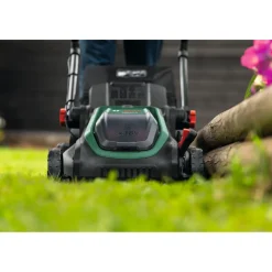 Discount Akkuruohonleikkuri Bosch Rotak 18V2-43 2x18V 2x4,0 Ah akuilla Akkuruohonleikkurit