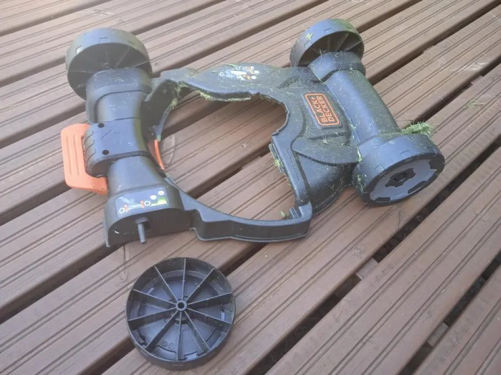 Akkutrimmeri 3-in-1 STC1820CM 18V Li-ion + ruohonleikkuualusta*BLACK+DECKER Discount