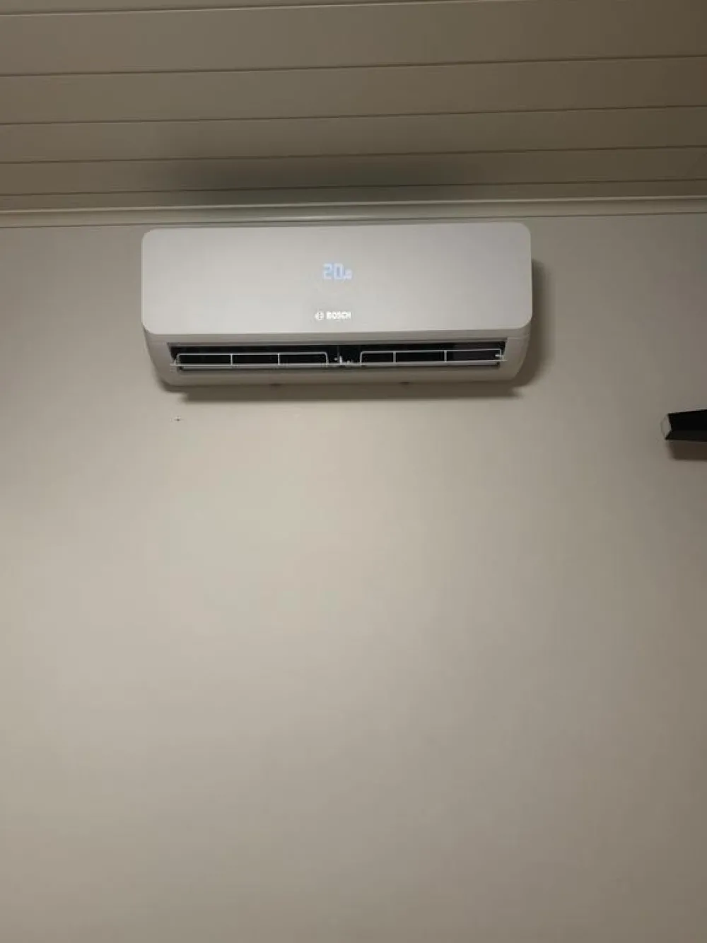 Ilmalämpöpumppu Bosch Climate 5100i-Set 25 HE, valkoinen*Bosch Home Comfort Clearance