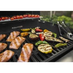 Hot Kaasugrilli Weber Spirit E-310, 3 poltinta, musta Kaasugrillit