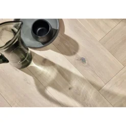 Kalanruotoparketti Boen Oak Pale White Vivo, mattalakattu, harjattu*Boen Flooring Sale
