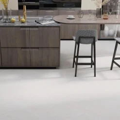 Kivikomposiittikalanruotovinyylilankku Kuura valkeatammi, integroitu askeläänieriste*DomusFlooring Hot