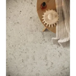 Kostean tilan boordi Aquarelle Breccia Stone Beige Märkätilan Muovimatot|Märkätilan Tapetit
