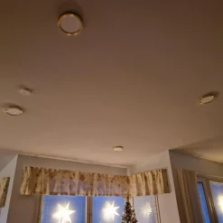 LED-Plafondi Fueva 5 harjattu messinki/valkoinen pyöreä eri kokoja Plafondit