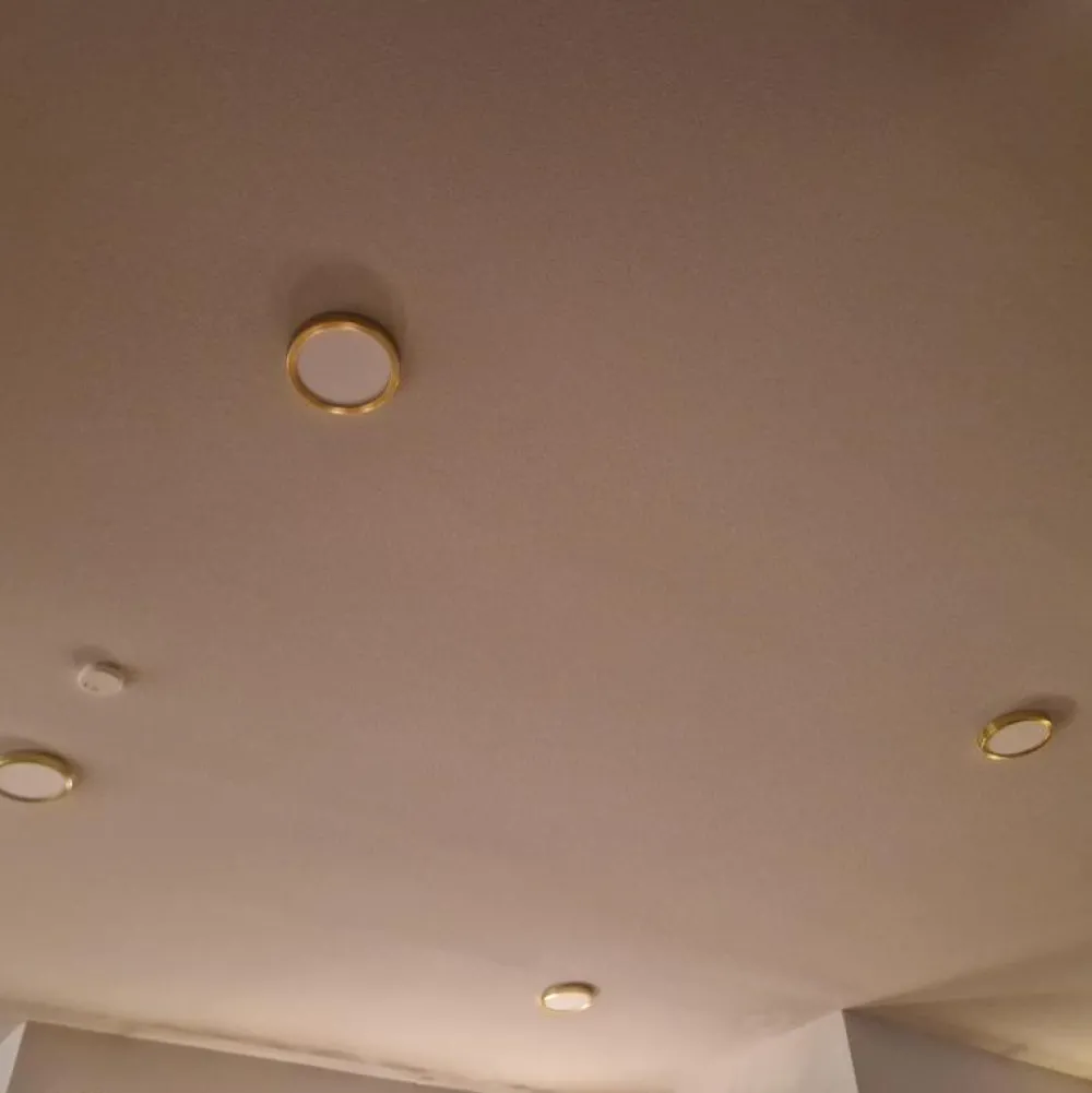 LED-Plafondi Fueva 5 harjattu messinki/valkoinen pyöreä eri kokoja Plafondit