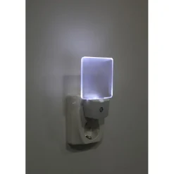 Outlet LED-yölamppu 357-11 75x63x114 mm 0,5W huurre pistotulpalla + hämäräkytkimellä Yövalot