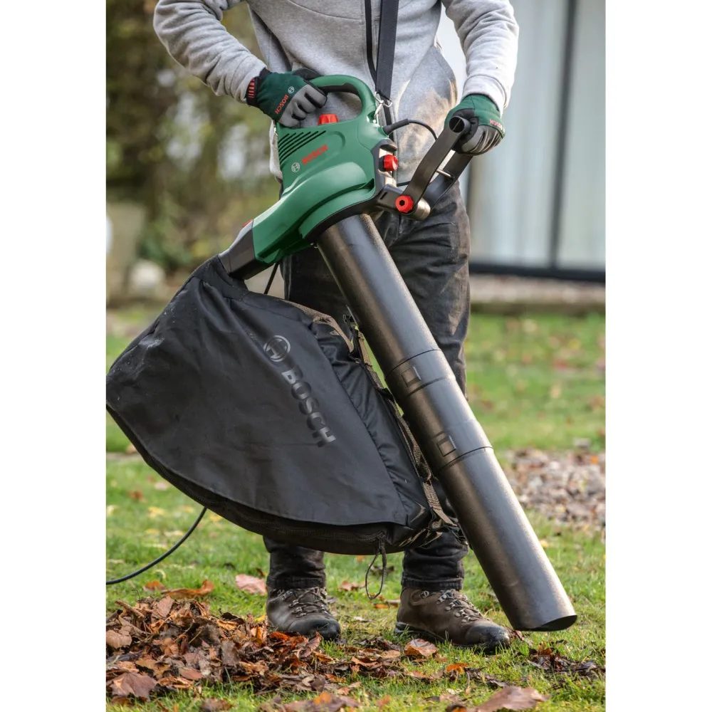 Lehtipuhallin/imuri Bosch UniversalGardenTidy 2300 2,3 kW silppurilla*Bosch Power Tools Discount