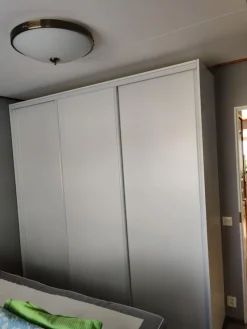 Clearance Liukuovikaappi 184-230cm, tangolla, hyllyillä ja laatikoilla, mittojen mukaan, eri värejä Liukuovikaapit