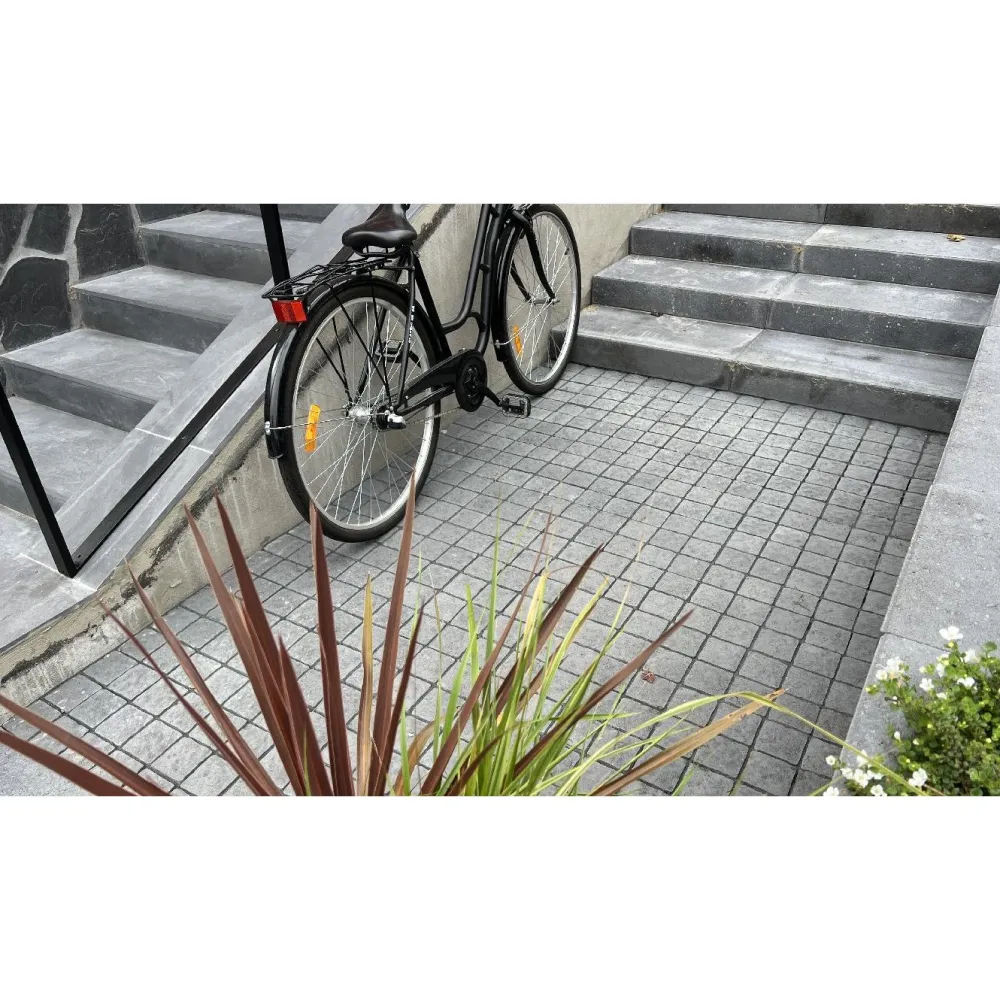 Outlet Pihakivi Artik-noppa, 92x92x80mm, profiloitu, musta Noppakivet Ja Nupukivet