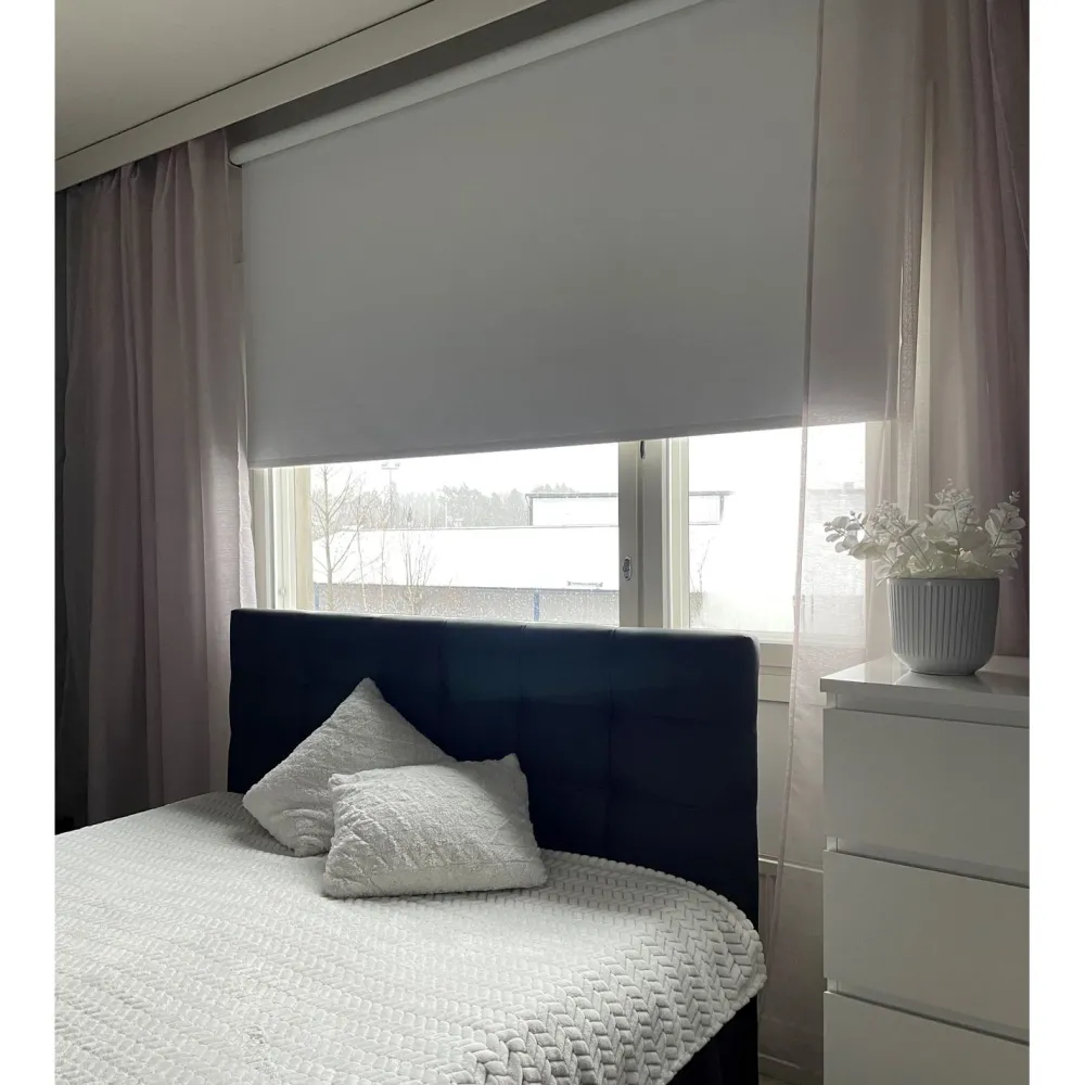 Pimentävä rullaverho XL valkoinen pituus 250 cm eri leveyksiä*Ihanin Outlet