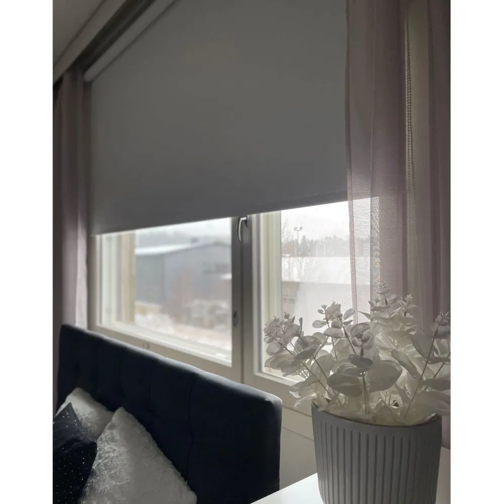 Pimentävä rullaverho XL valkoinen pituus 250 cm eri leveyksiä*Ihanin Outlet