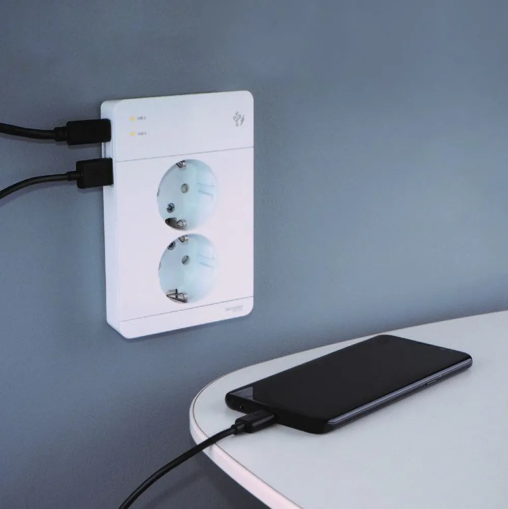Pistorasia Exxact 2-osainen peitelevyllä + 2x USB lataus A+C 3A valkoinen*Schneider Electric