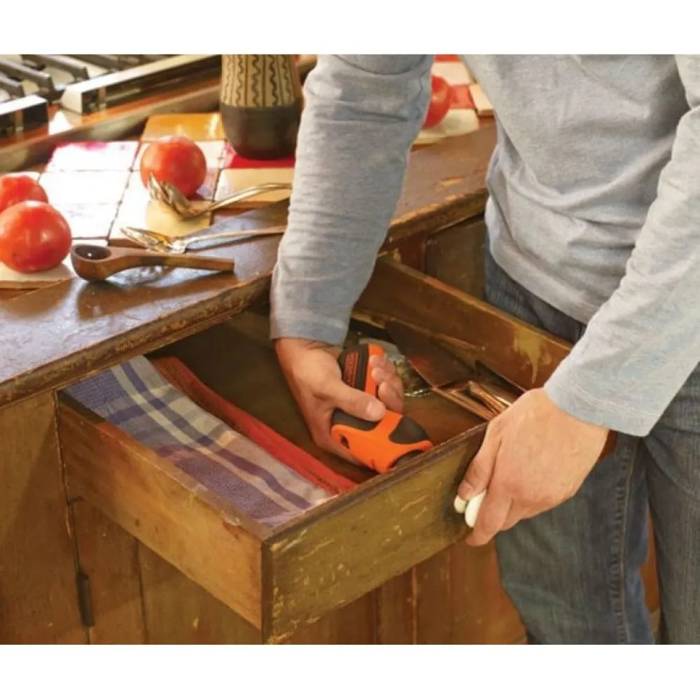 Ruuvinväännin CS3651LC 3,6V akulla*BLACK+DECKER Best