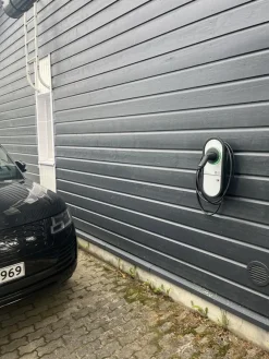 Sähköauton latausasema One EVH, Type2, 11kW(3x16A), 5m kaapeli, RCBO vikavirtakatkaisija ylivirtasuojalla Sähköauton Latausasemat