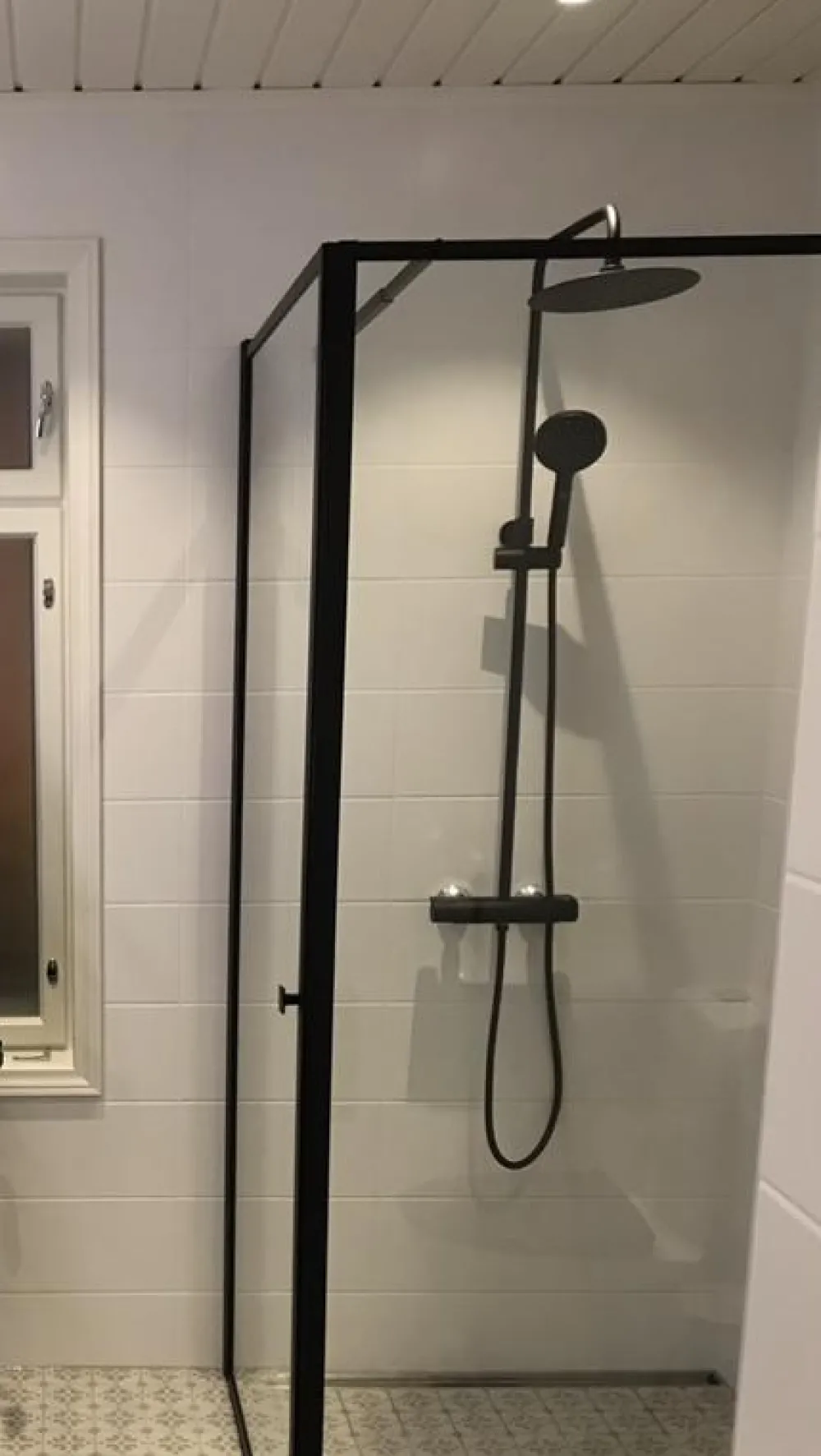 Suihkunurkka Profil, 700-1000mm, musta, eri kokoja*Bathlife Discount